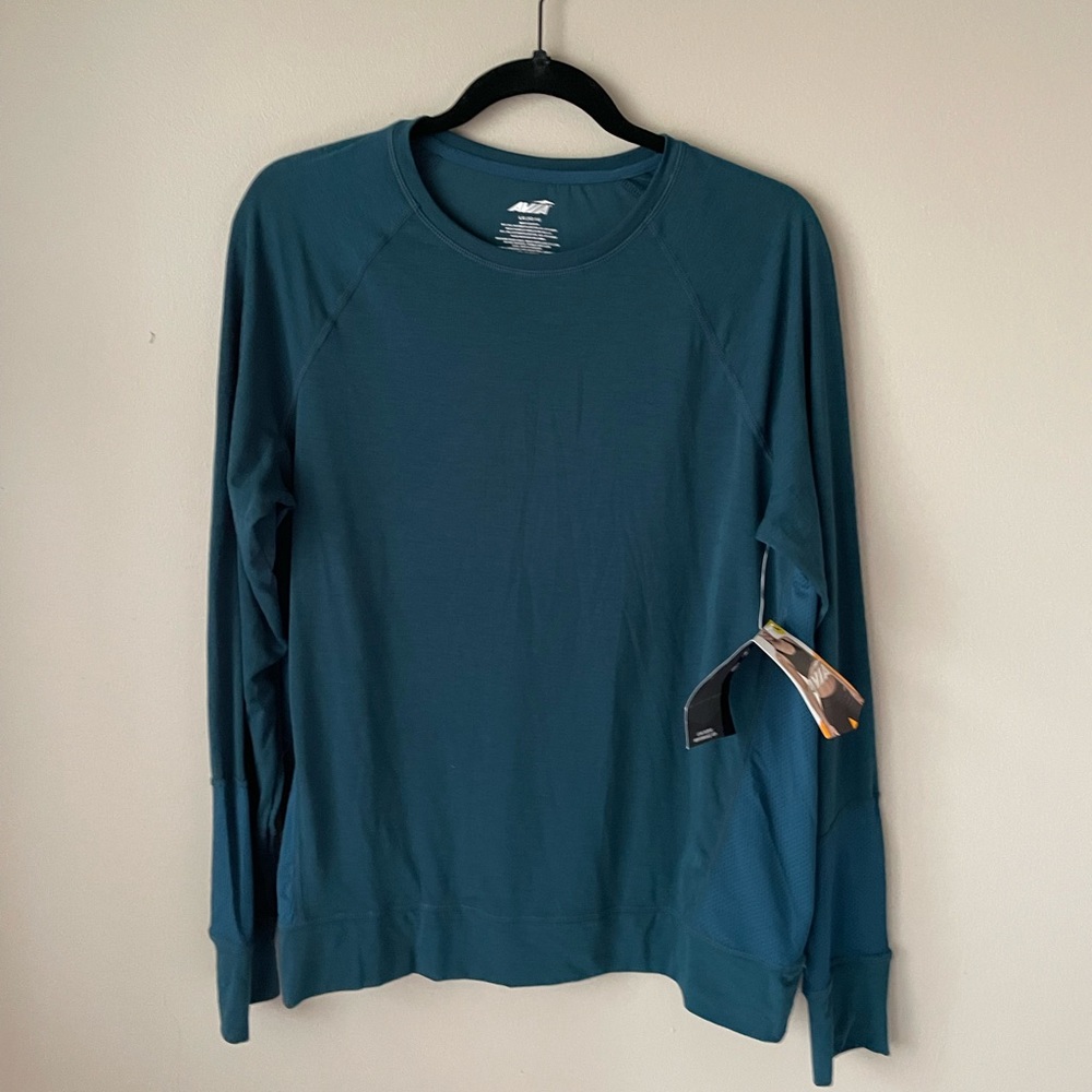 NWT teal blue Athletic long sleeve top. Avia stretchy, new with tags